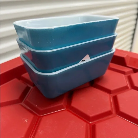Set of Three Small Blue PYREX 502 Fridgies - Picture 2 of 3